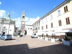 Attività/Licenza (con o senza mura) in Commerciale