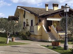 Casa Bi/Trifamiliare in Residenziale