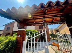 Casa Bi/Trifamiliare in Residenziale