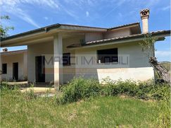 Casa Bi/Trifamiliare in Residenziale