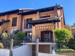 Casa Bi/Trifamiliare in Residenziale