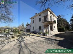 Casa Bi/Trifamiliare in Residenziale