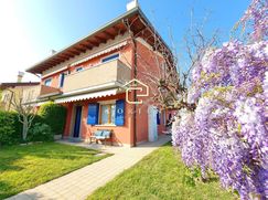 Casa Bi/Trifamiliare in Residenziale