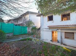 Casa Bi/Trifamiliare in Residenziale