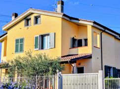 Casa Bi/Trifamiliare in Residenziale