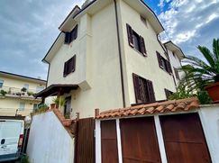 Casa Bi/Trifamiliare in Residenziale