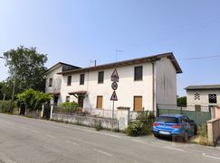 Casa Bi/Trifamiliare in Residenziale