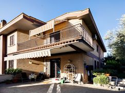 Casa Bi/Trifamiliare in Residenziale