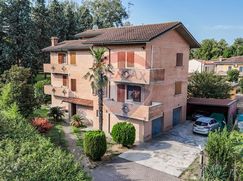 Casa Bi/Trifamiliare in Residenziale