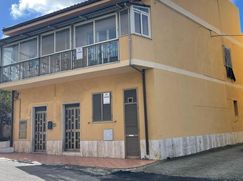 Casa Bi/Trifamiliare in Residenziale