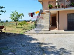 Casa Bi/Trifamiliare in Residenziale