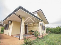 Casa Bi/Trifamiliare in Residenziale