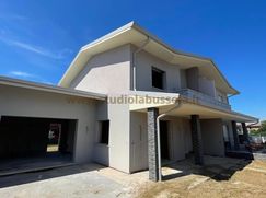 Casa Bi/Trifamiliare in Residenziale