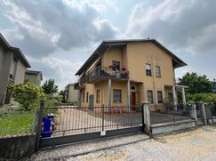 Casa Bi/Trifamiliare in Residenziale