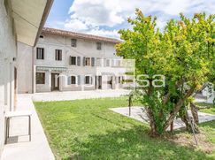 Casa Bi/Trifamiliare in Residenziale