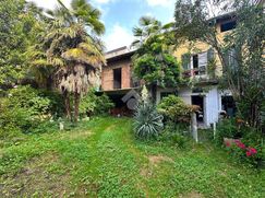 Casa Bi/Trifamiliare in Residenziale