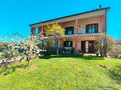 Casa Bi/Trifamiliare in Residenziale