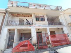 Casa Bi/Trifamiliare in Residenziale