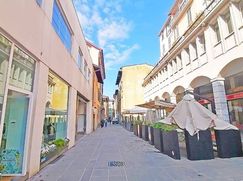 Negozio/Locale commerciale in Commerciale