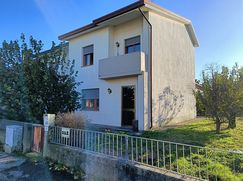 Casa Bi/Trifamiliare in Residenziale