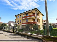 Casa Bi/Trifamiliare in Residenziale
