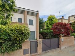 Casa Bi/Trifamiliare in Residenziale
