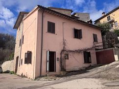 Casa Bi/Trifamiliare in Residenziale
