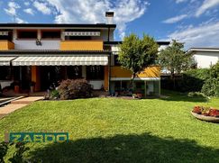 Casa Bi/Trifamiliare in Residenziale