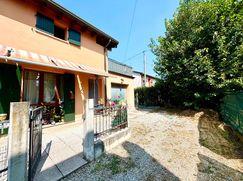 Casa Bi/Trifamiliare in Residenziale