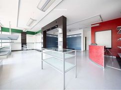 Negozio/Locale commerciale in Commerciale