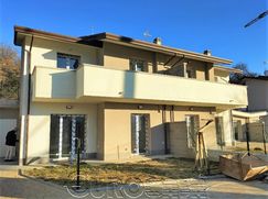 Casa Bi/Trifamiliare in Residenziale
