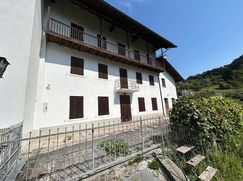 Casa Bi/Trifamiliare in Residenziale