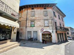 Casa Bi/Trifamiliare in Residenziale
