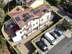 Casa Bi/Trifamiliare in Residenziale