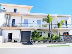 Casa Bi/Trifamiliare in Residenziale