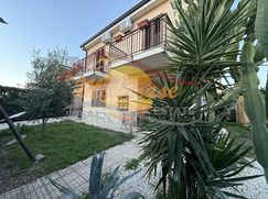 Casa Bi/Trifamiliare in Residenziale