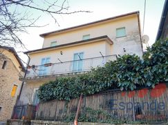 Casa Bi/Trifamiliare in Residenziale