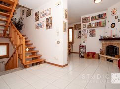 Casa Bi/Trifamiliare in Residenziale