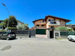 Casa Bi/Trifamiliare in Residenziale