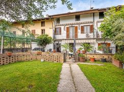 Casa Bi/Trifamiliare in Residenziale