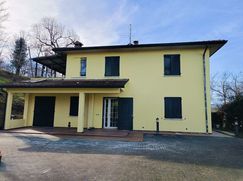 Casa Bi/Trifamiliare in Residenziale
