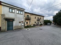 Casa Bi/Trifamiliare in Residenziale