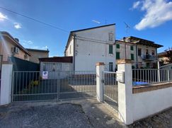 Casa Bi/Trifamiliare in Residenziale
