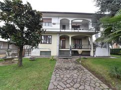 Casa Bi/Trifamiliare in Residenziale
