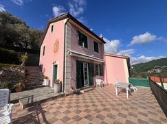Casa Bi/Trifamiliare in Residenziale