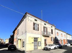 Casa Bi/Trifamiliare in Residenziale