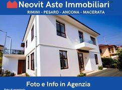 Casa Bi/Trifamiliare in Residenziale
