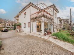 Casa Bi/Trifamiliare in Residenziale