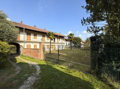 Casa Bi/Trifamiliare in Residenziale