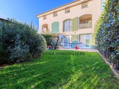 Casa Bi/Trifamiliare in Residenziale